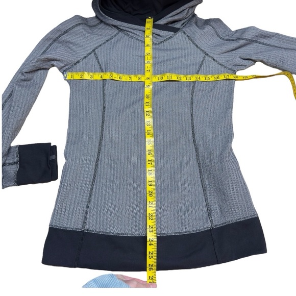 Lululemon Think Fast Hoodie Heathered Herringbone Silver Spoon Black Size 8 - Picture 12 of 14